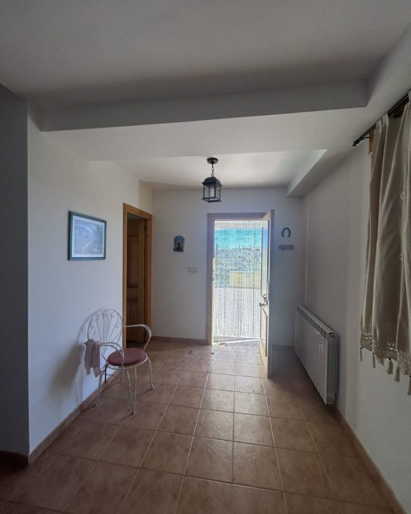 lacorvilla-8692-27-rotated